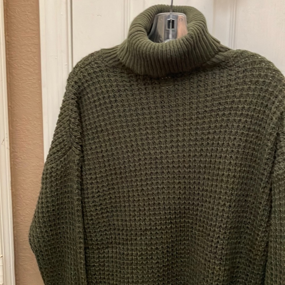 FINAL MARKDOWN H & m divided turtleneck sweater small